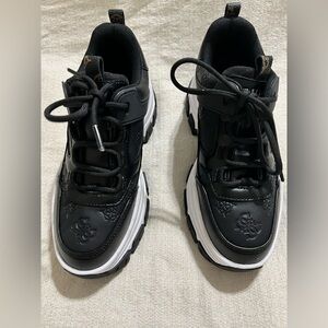 NEW Guess Busin Black & White Sneakers Chunky 2" Soles Lace Up Womens Size5.5